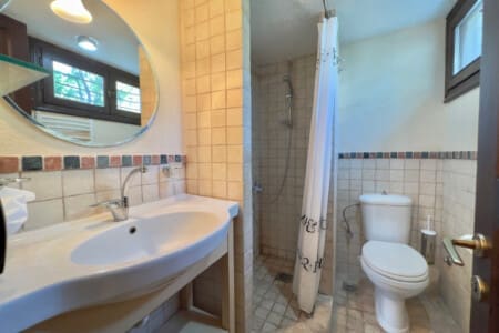 Bathroom with Shower and WC