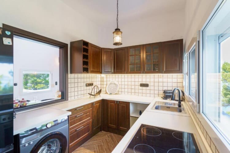 Fully equipped kitchen