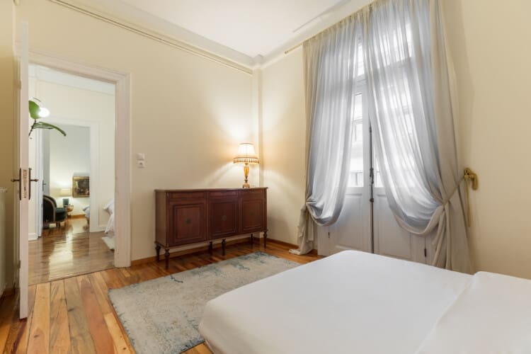 Bedroom with queen size bed