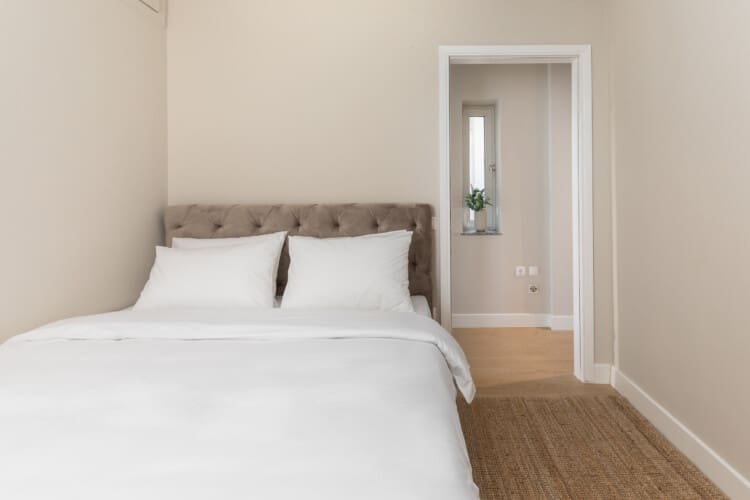 Bedroom with queen size bed