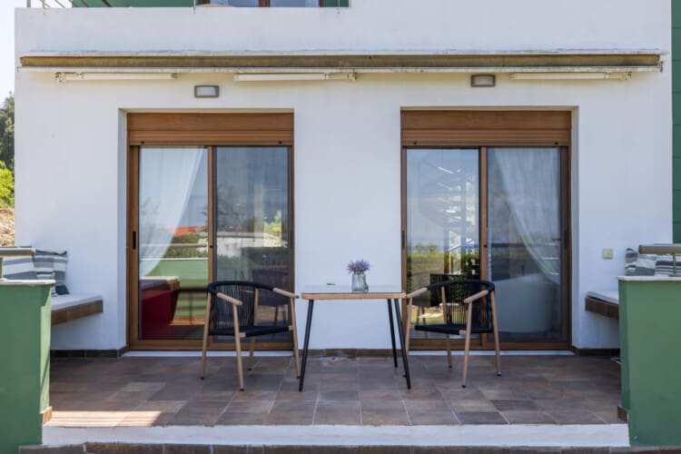 Frida & Rosa villas in Kripogi offering modern two-level holiday homes with private gardens and comfortable living spaces for a relaxing getaway in Halkidiki.